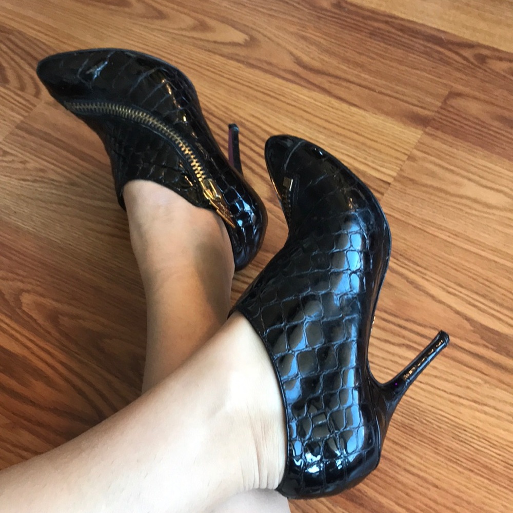 Shoes - Picture 3 of 4